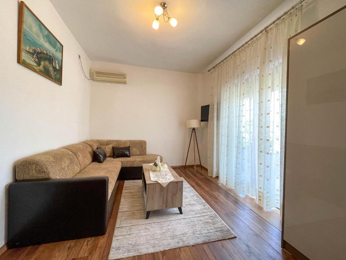 B&B Lovac Hasa 2 อุลซิน ภายนอก รูปภาพ